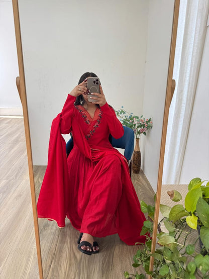 Presenting By New Party Wear L@@K Pure Mul cotton Chanderi &nbsp;Silk Gown P@nt With Dupatta