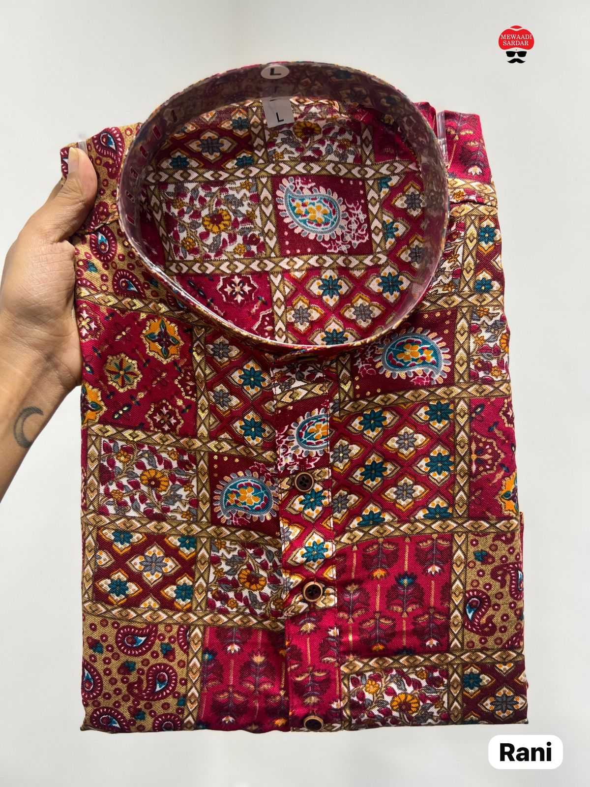 Printed kurta with foil print for rich look